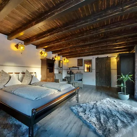 Maries Bunte Apartment